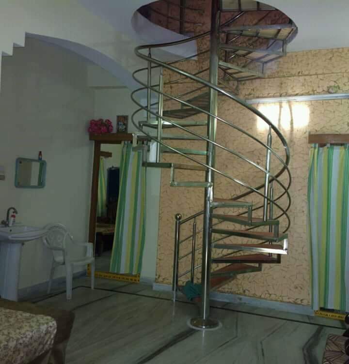 Spiral staircase steel railing installation
